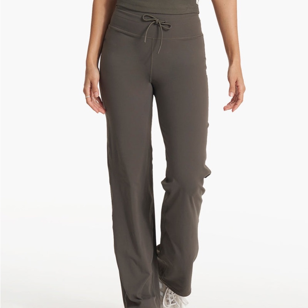 Vuori Daily Wideleg Pant in Olive